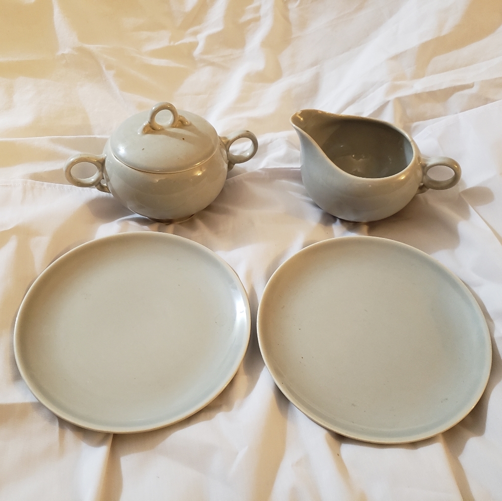 Universal Ballerina sugar and creamer set with 2 plates